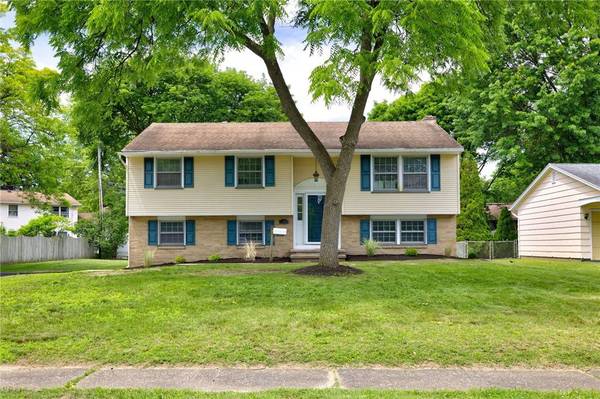 37 Ledgewood CIR, Rochester, NY 14615