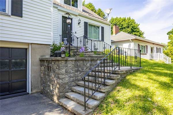 70 Highwood RD, Rochester, NY 14609