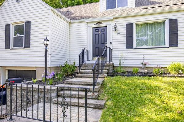 70 Highwood RD, Rochester, NY 14609