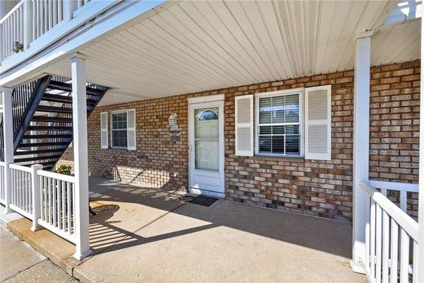 960 Edgemere DR, Rochester, NY 14612