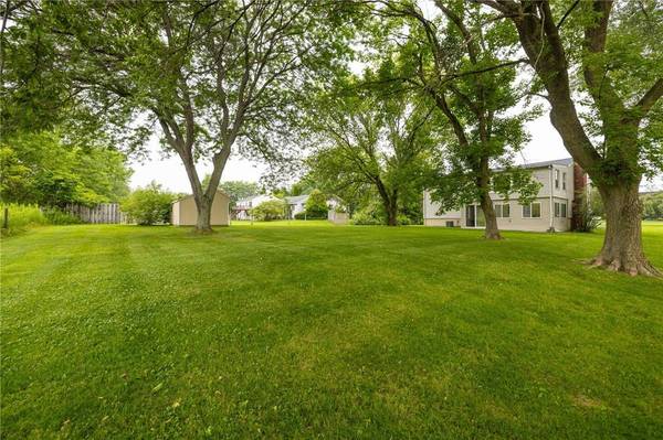 1964 Paddy Ln, Ontario, NY 14519