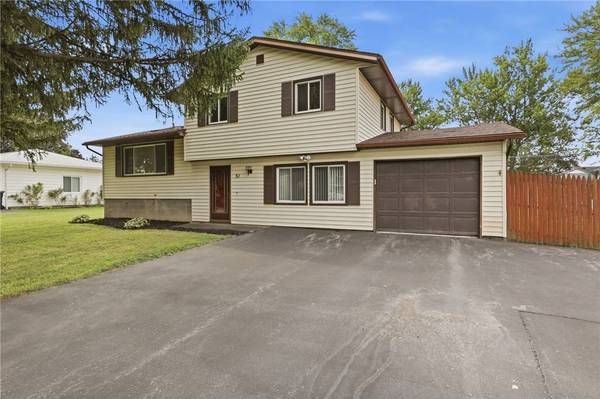 51 Valencia DR, Rochester, NY 14606