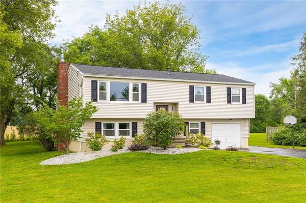 1964 Paddy Ln, Ontario, NY 14519