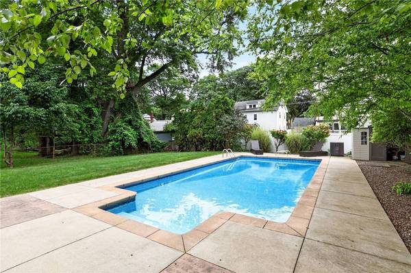 106 Stonehenge RD, Rochester, NY 14609