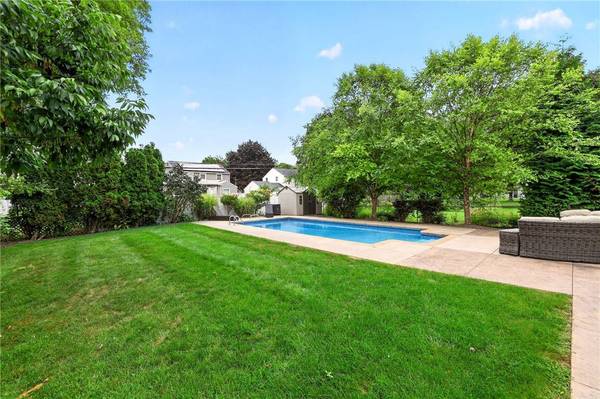 106 Stonehenge RD, Rochester, NY 14609