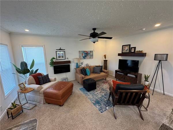 9 Harway DR, Rochester, NY 14625