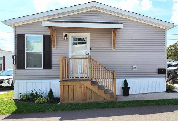 9 Harway DR, Rochester, NY 14625