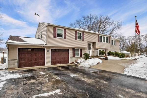 3242 Hanagan RD, Palmyra, NY 14522