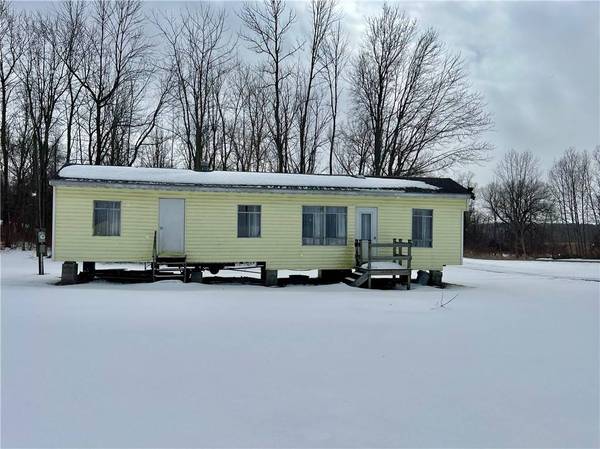 8208 Walnut RD, Wolcott, NY 14590