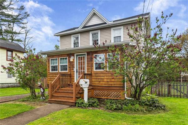 25 Van Buren St, Holley, NY 14470