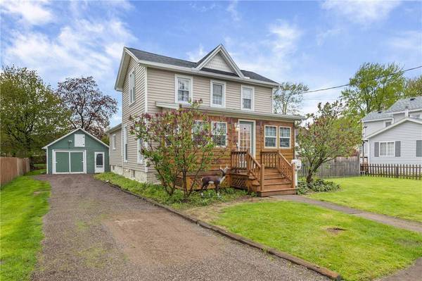 25 Van Buren St, Holley, NY 14470