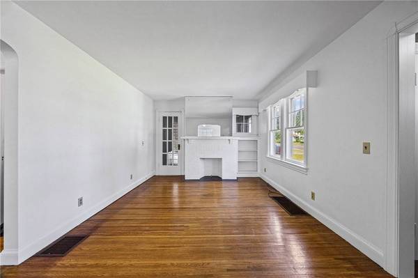 283 Stone Rd RD, Rochester, NY 14616