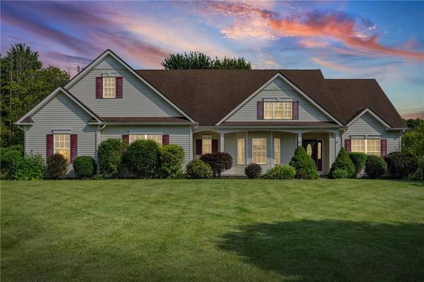 1886 Surrey XING, Ontario, NY 14519
