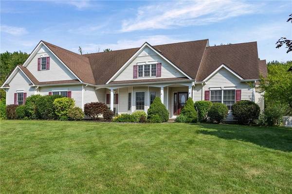 1886 Surrey XING, Ontario, NY 14519