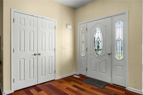 1886 Surrey XING, Ontario, NY 14519