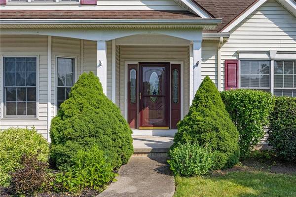1886 Surrey XING, Ontario, NY 14519