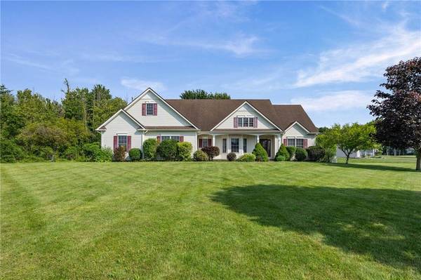 1886 Surrey XING, Ontario, NY 14519