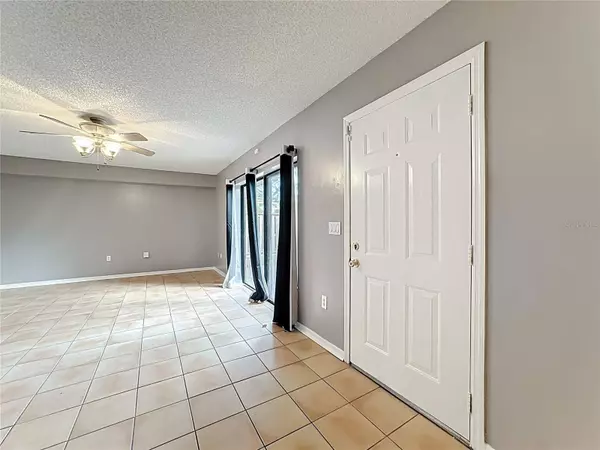 5252 BROOK CT #240, Orlando, FL 32811