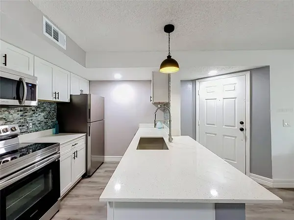 5144 CONROY RD #13, Orlando, FL 32811