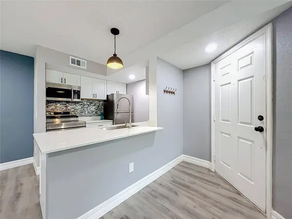 5144 CONROY RD #13, Orlando, FL 32811