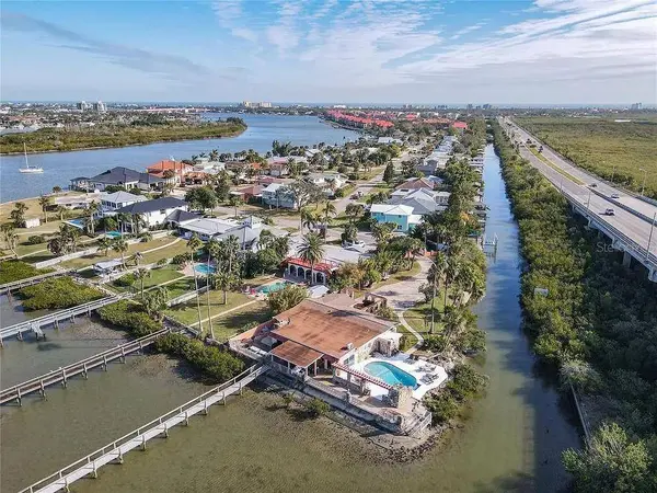 2 RICHMOND DR, New Smyrna Beach, FL 32169