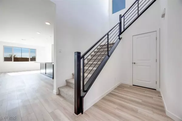 1321 Crimson Sunbird AVE, North Las Vegas, NV 89084