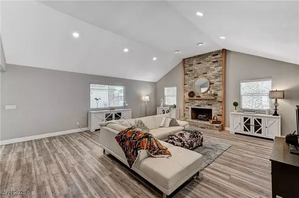 1940 Canterbury DR, Las Vegas, NV 89119