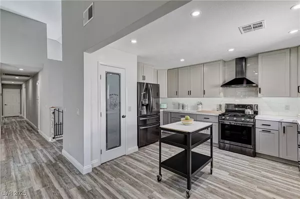 1940 Canterbury DR, Las Vegas, NV 89119