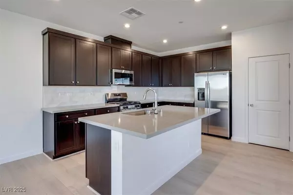 9756 Rock Cliff ST, Las Vegas, NV 89141