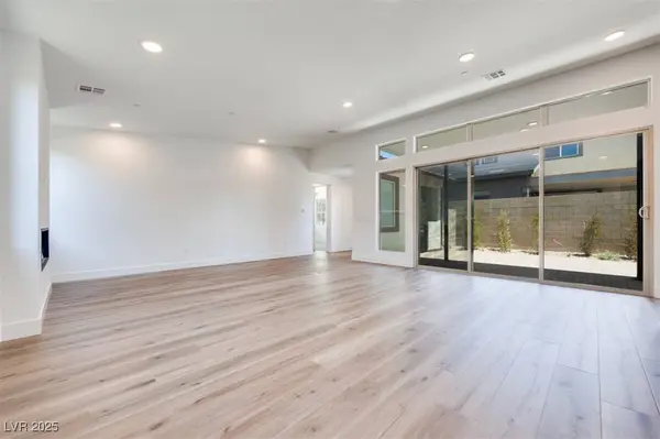 1021 Golden Summit DR, Las Vegas, NV 89138