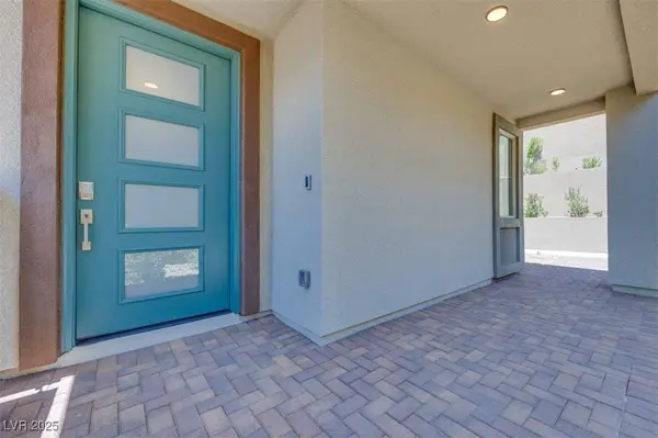 1021 Golden Summit DR, Las Vegas, NV 89138