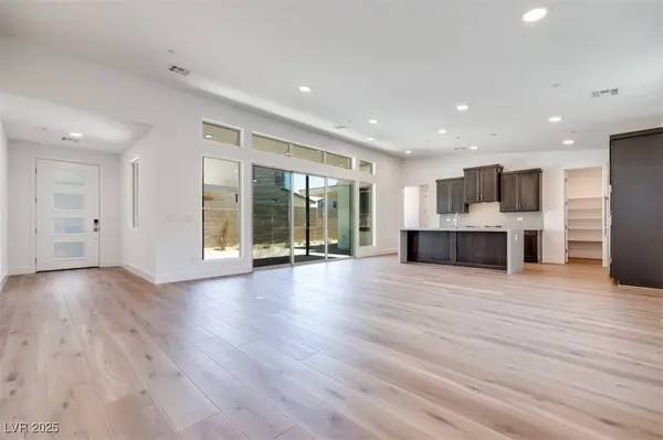 1021 Golden Summit DR, Las Vegas, NV 89138