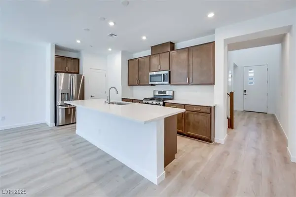 9221 Litvin ST, Las Vegas, NV 89166
