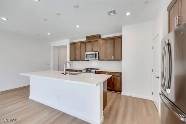 11899 Angle Cliff AVE, Las Vegas, NV 89138