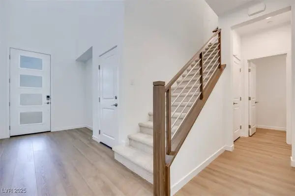 11899 Angle Cliff AVE, Las Vegas, NV 89138