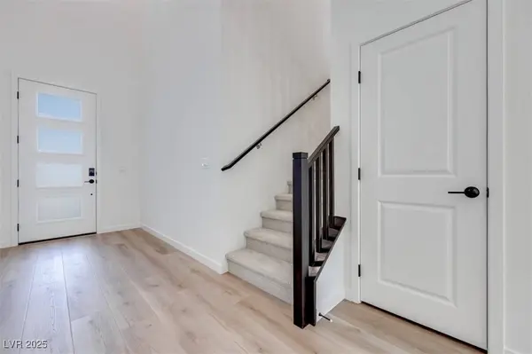 11905 Angle Cliff AVE, Las Vegas, NV 89138