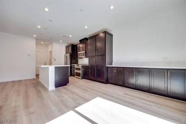 11905 Angle Cliff AVE, Las Vegas, NV 89138