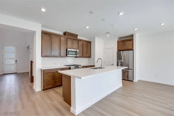 11899 Angle Cliff AVE, Las Vegas, NV 89138