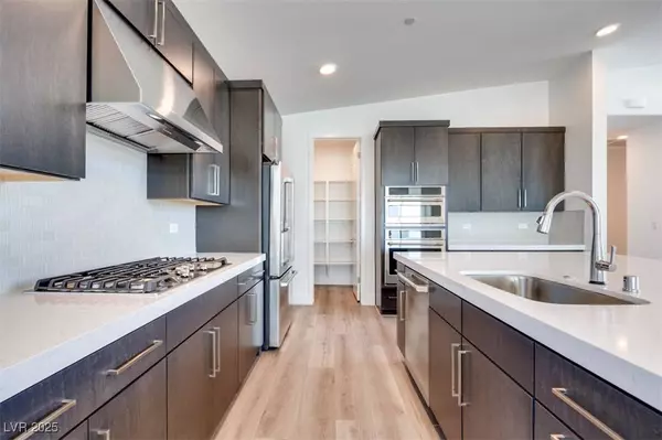 10340 Narrows ST, Las Vegas, NV 89166