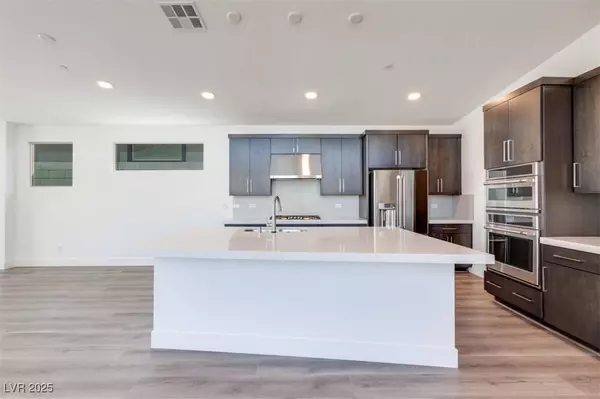 10340 Narrows ST, Las Vegas, NV 89166