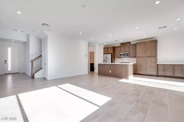 11935 Angle Cliff AVE, Las Vegas, NV 89138