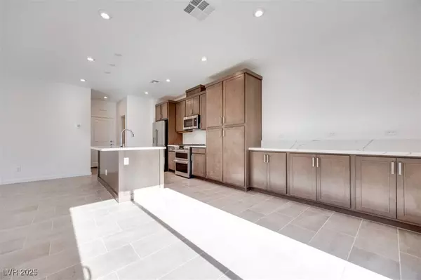 11935 Angle Cliff AVE, Las Vegas, NV 89138