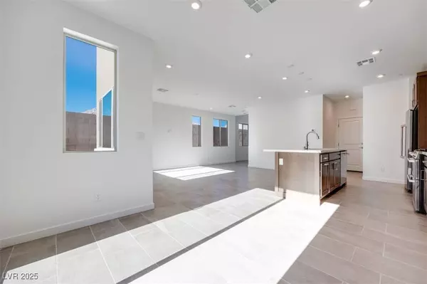 11935 Angle Cliff AVE, Las Vegas, NV 89138