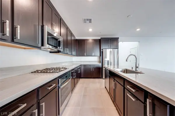 10472 Mountain Aster AVE, Las Vegas, NV 89166