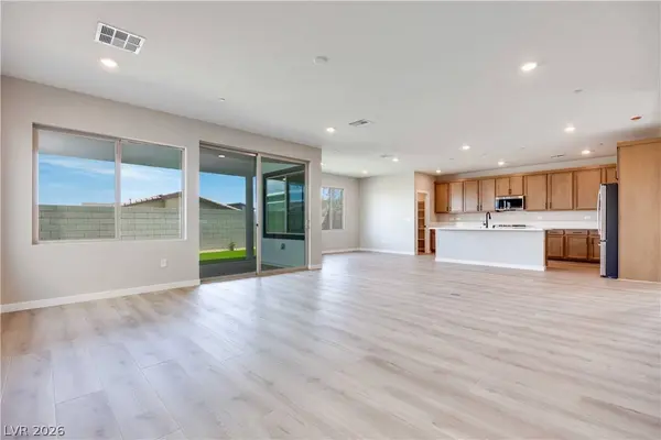 10072 Juniper Valley ST, Las Vegas, NV 89166