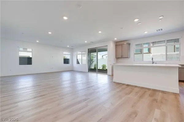 10488 Mountain Aster AVE, Las Vegas, NV 89166