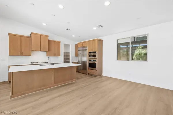 971 Golden Summit AVE, Las Vegas, NV 89138