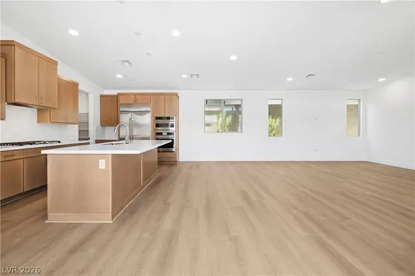 971 Golden Summit AVE, Las Vegas, NV 89138