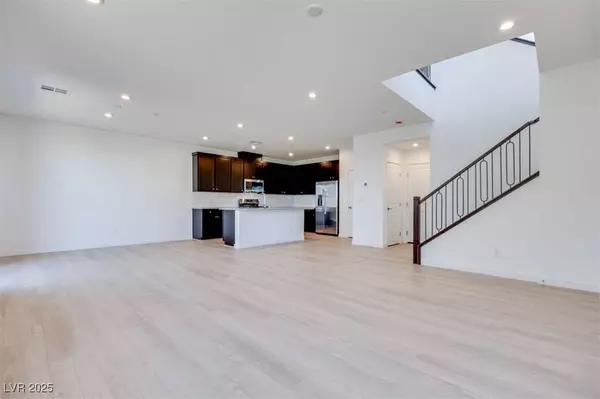 9756 Rock Cliff ST, Las Vegas, NV 89141