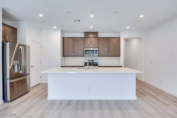 9221 Litvin ST, Las Vegas, NV 89166